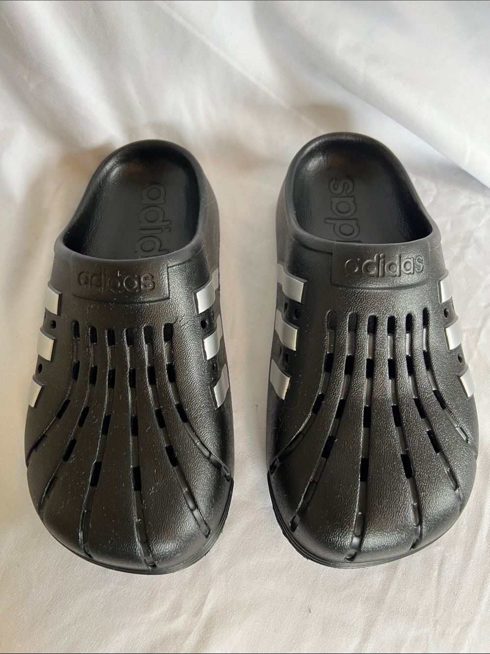 adidas Kids Black Slip-On Sandal Clogs with White Stripes New Without Tags Nice